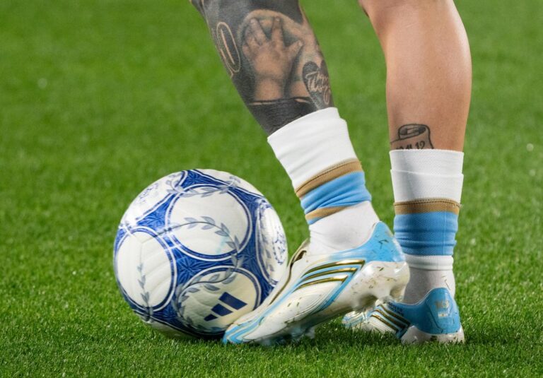Emotivo homenaje en el último calentamiento de Messi con la selección argentina