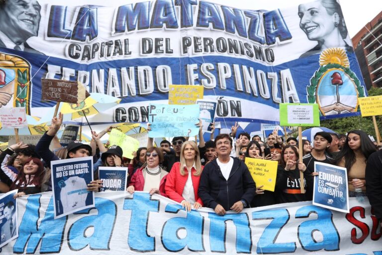 Espinoza defiende la educación pública en la Marcha Federal Universitaria