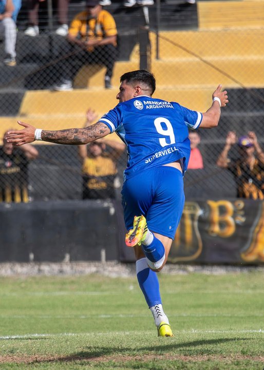Godoy Cruz arrasó a Mitre y se mantiene en la lucha por el ascenso