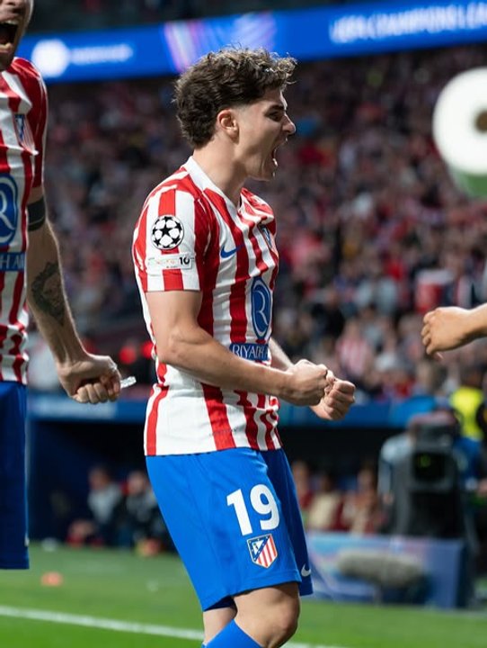 Julián Álvarez vive otra noche complicada en el Atlético de Madrid