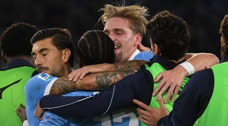 Lazio se aferra a la cima de la Serie A tras vencer a Parma