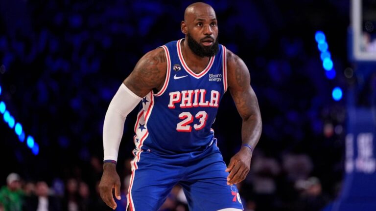 LeBron James logra una remontada histórica en su segundo partido con los 76ers