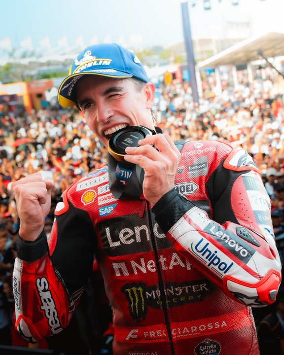 Márquez brilla en Indonesia: victoria en la sprint y Fernández se lleva la pole