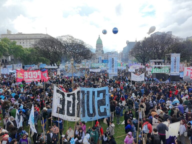 Masiva Marcha Federal Universitaria en defensa de la educación pública