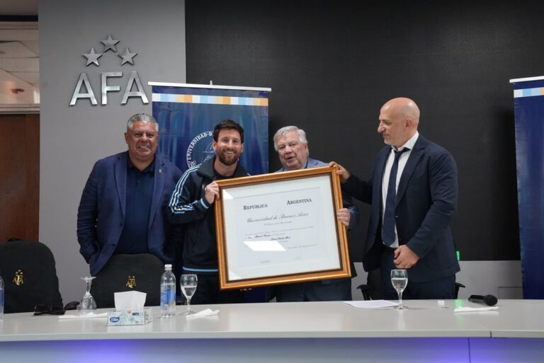 Messi recibe el Doctor Honoris Causa de la UBA antes de su despedida
