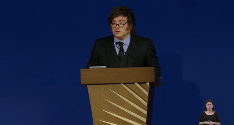 Milei asume errores en su gestión pero defiende su plan económico