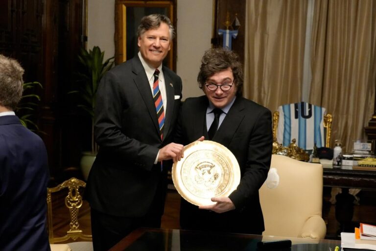 Milei se reúne con el vicesecretario de Estado de EE.UU. en la Casa Rosada