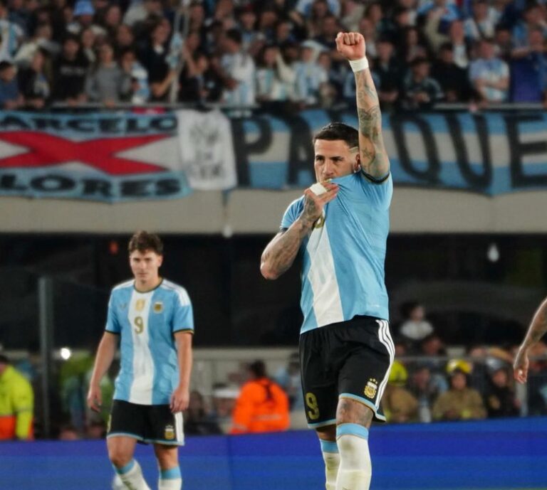 Otamendi marca en la emotiva despedida de Messi en la Selección