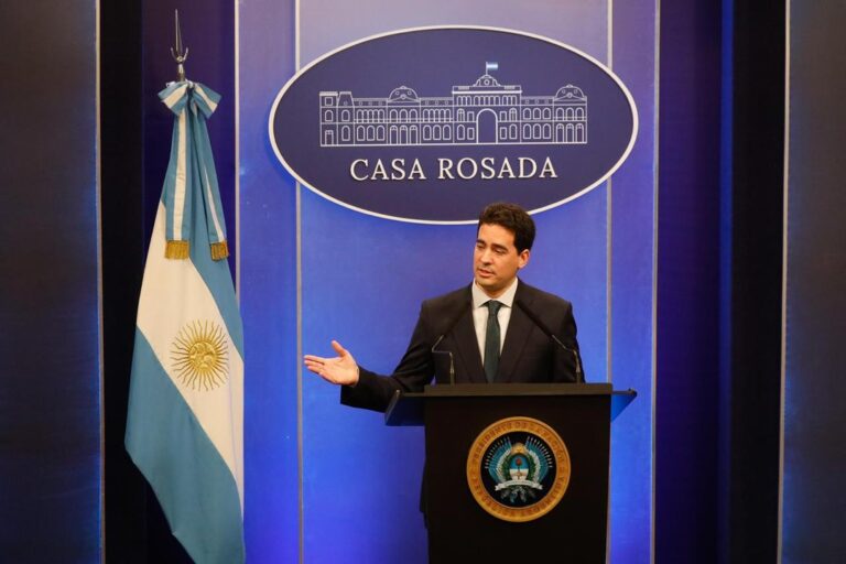 Riesgo país en alza: Ravier atribuye la causa a la incertidumbre global