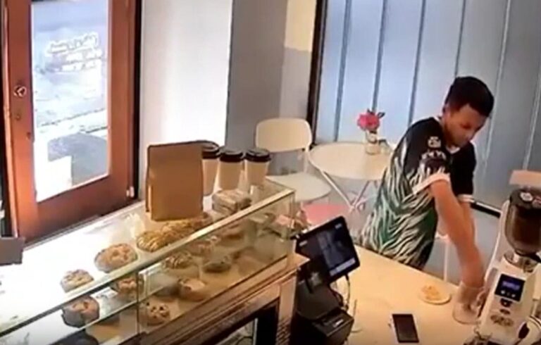 Una empleada de cafetería frustra un robo y muestra compasión al ladrón