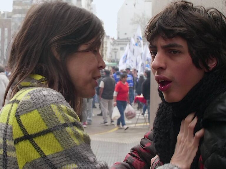 Valentina Bassi critica la Ley de Emergencia en Discapacidad durante movilización