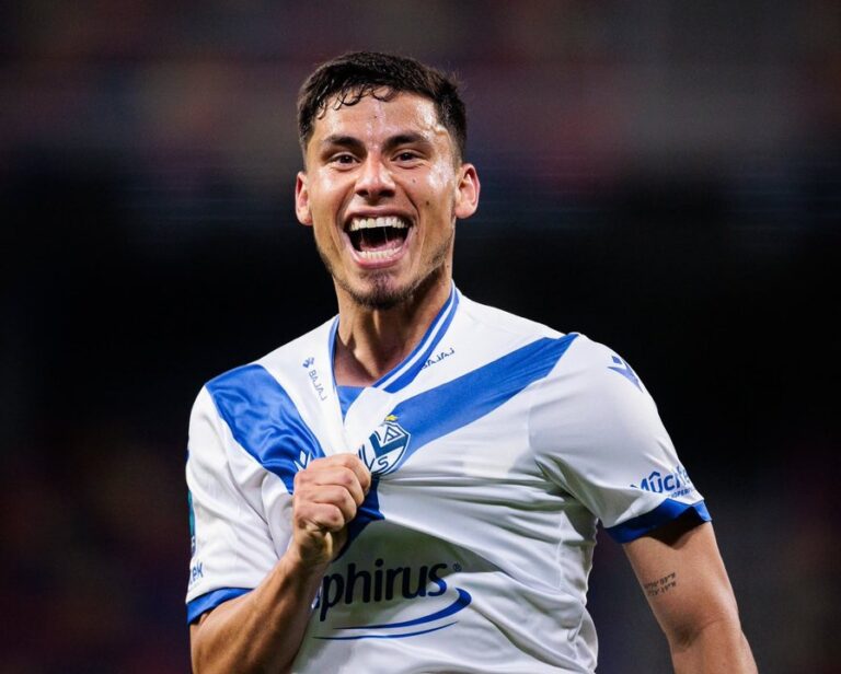 Vélez arrolla 5-0 a Central Córdoba y se acerca a Boca en la tabla anual