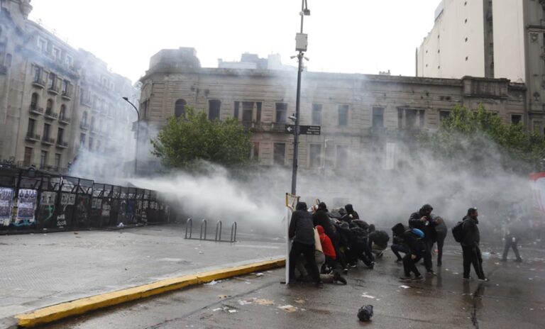 Violencia en la marcha universitaria: el Gobierno denuncia a los manifestantes