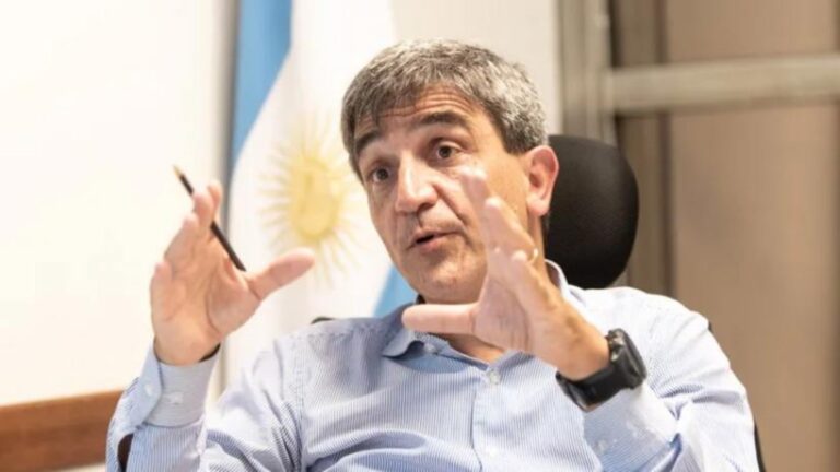 Yedlin critica al radicalismo por su complicidad en la crisis universitaria